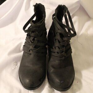 ANKLE BOOTS